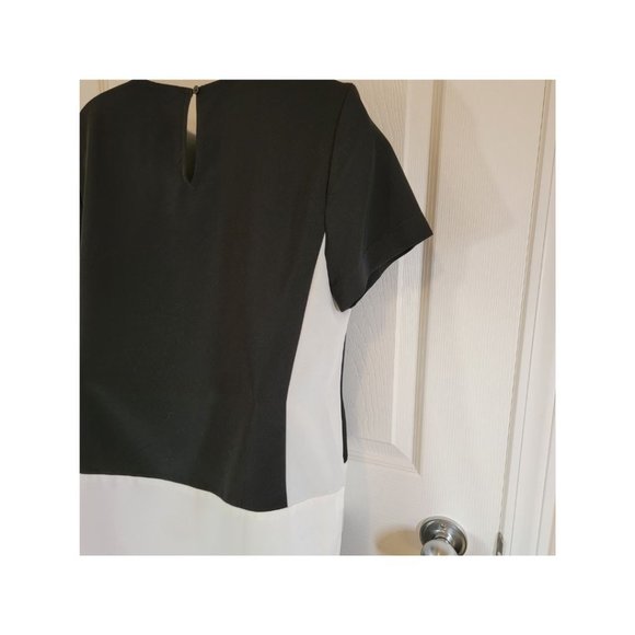 Woman's Top Short Sleeve Black with White Small Petite - Picture 7 of 12